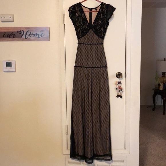 Vintage looking dress. Super cute. Only worn once - Picture 4 of 4